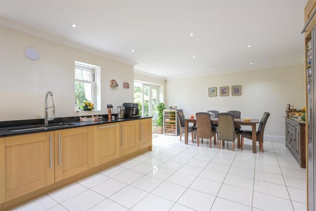 Grange Court, 3, Old Avenue, Weybridge photo 4