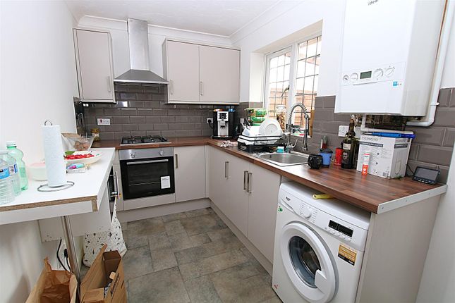 38, Cross Waters Close, Northampton photo 4