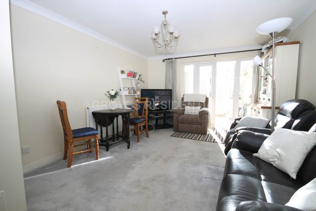 12, Windrush, New Malden photo 3