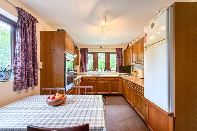 15, Birch Park, Holmfirth photo 4