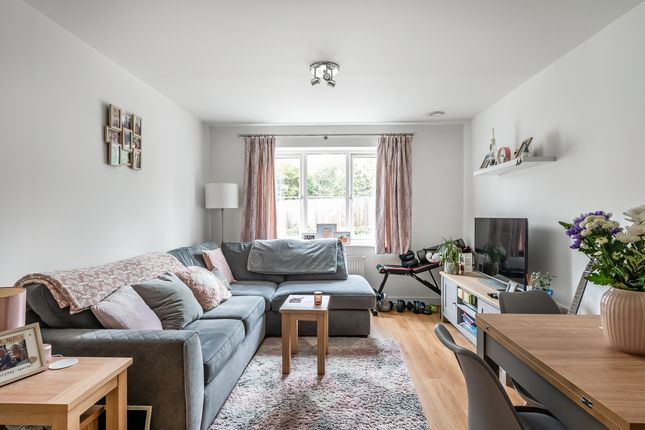 26 Swinton Court, Sevenoaks photo 3