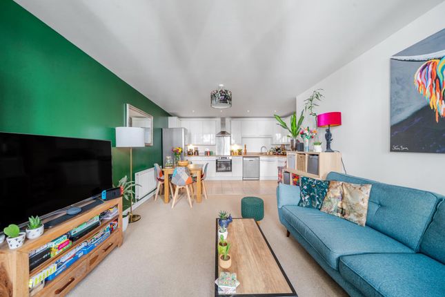 314, Trico House, Brentford photo 2