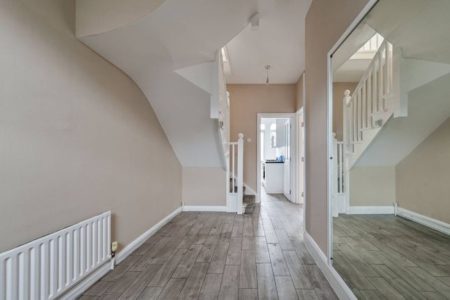 4-bed flat on Holloway Road, Islington, £550,000