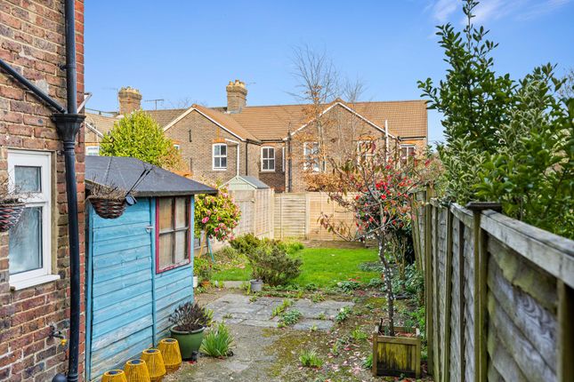 103a Lingfield Road, East Grinstead photo 4