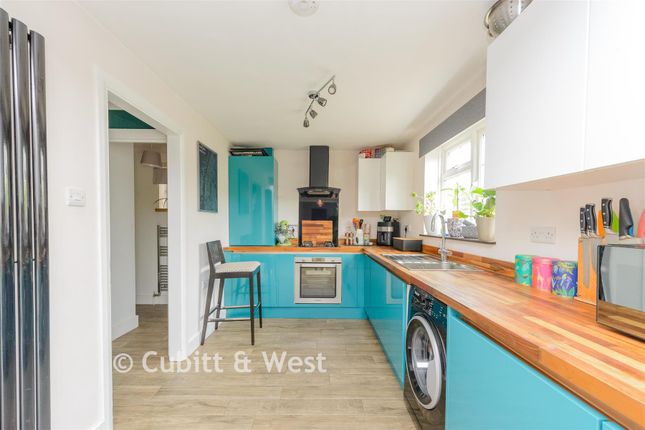 7, Mayfield Close, Redhill photo 3