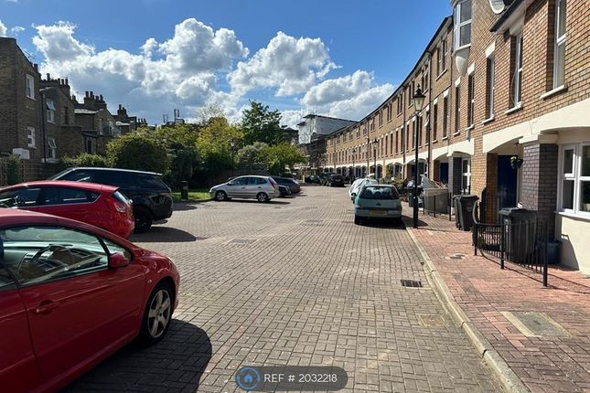 Detached house to rent in Chester Crescent, London