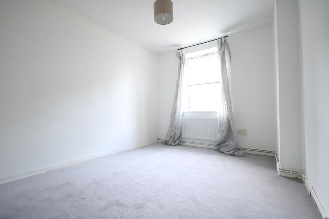 24, Brantwood House, Wyndham Estate, London photo 3