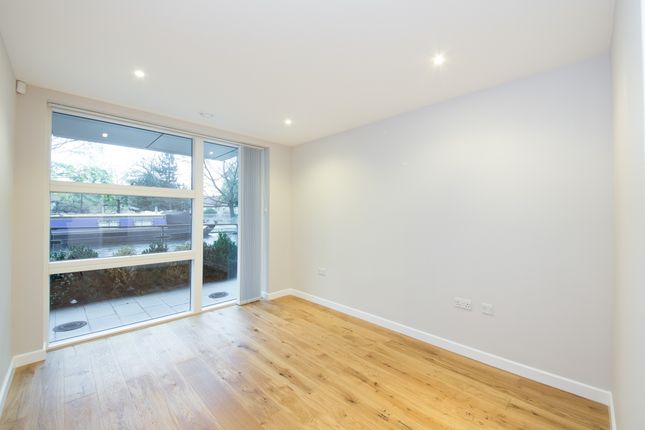 Flat 27,, Waterfront Apartments, Westminster photo 4