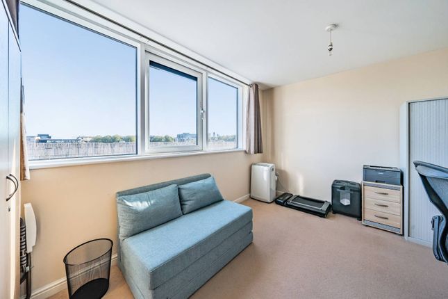 Flat to rent in Hacon Square, Richmond Road, Victoria Park, London