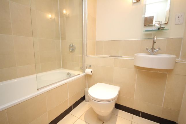 Flat to rent in Walnut Tree Close, Guildford