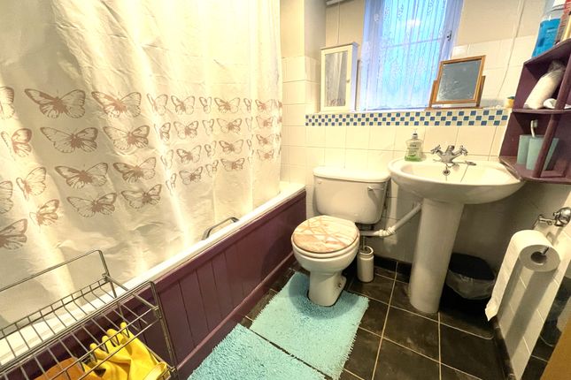 64 Holm Oak Park, Hagden Lane, Watford photo 4