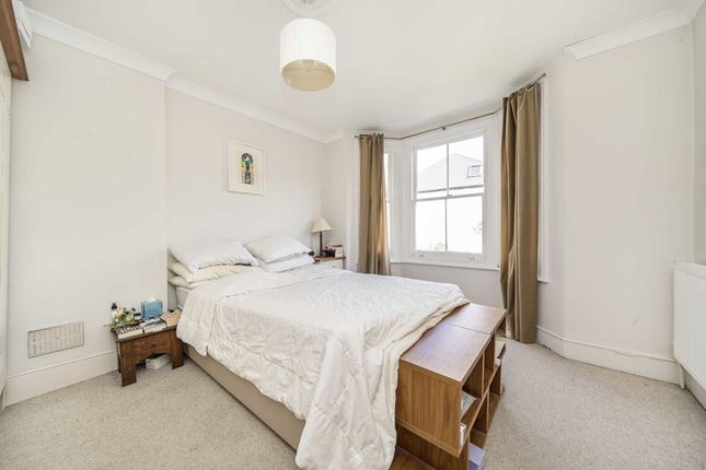 Flat B, 20, Champion Grove, London photo 4