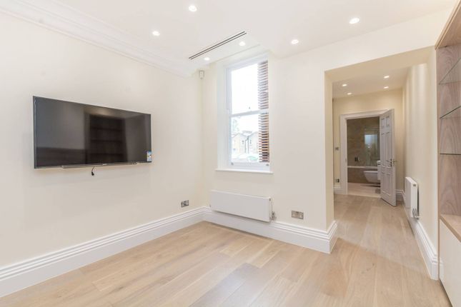 Thumbnail Flat to rent in Guilford Street, Bloomsbury, London