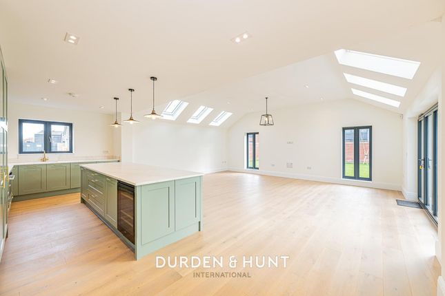 3, Epping Lane, Stapleford Tawney photo 2