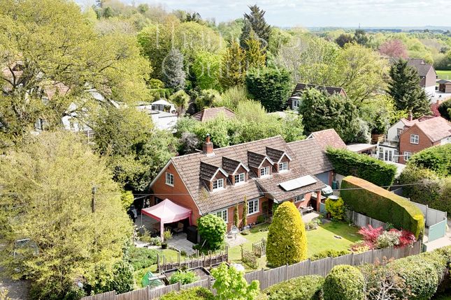 Four Gables, Sandhills, READING photo 2