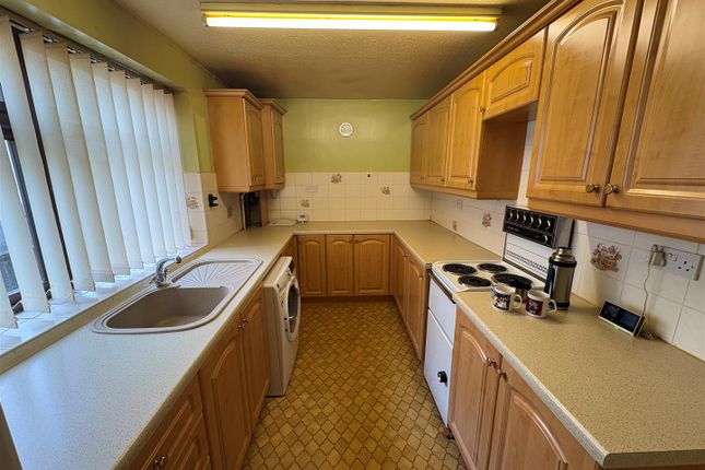 56, Frensham Drive, Bradford photo 3