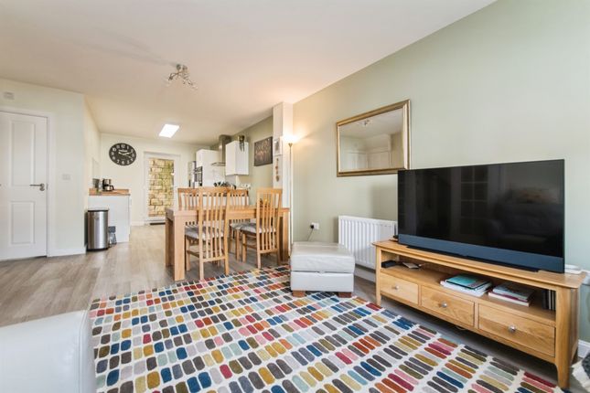 35, Cloakham Drive, Axminster photo 4