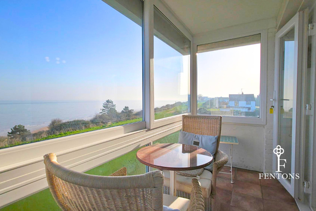 24, Dolphin Court, Frinton-on-Sea photo 3