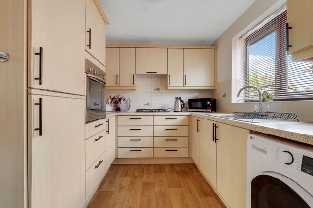 14 Roehampton Drive, Nottingham photo 4