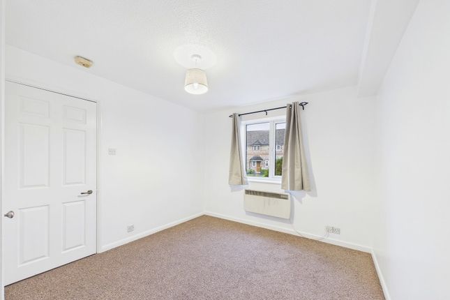Laird Court, Bagshot photo 5