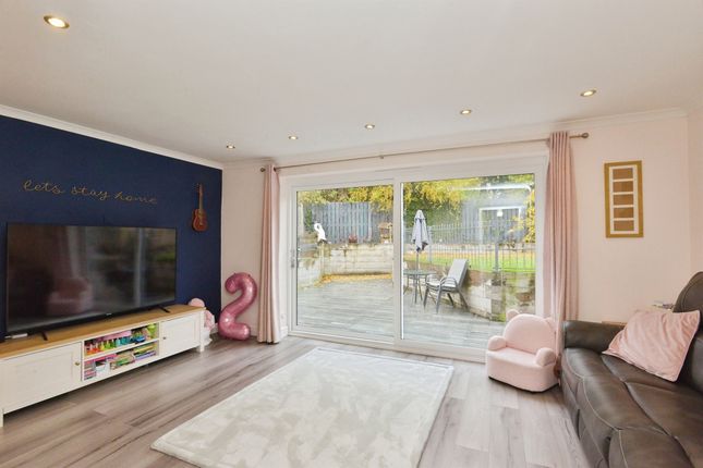 10, Rothersthorpe, Milton Keynes photo 3