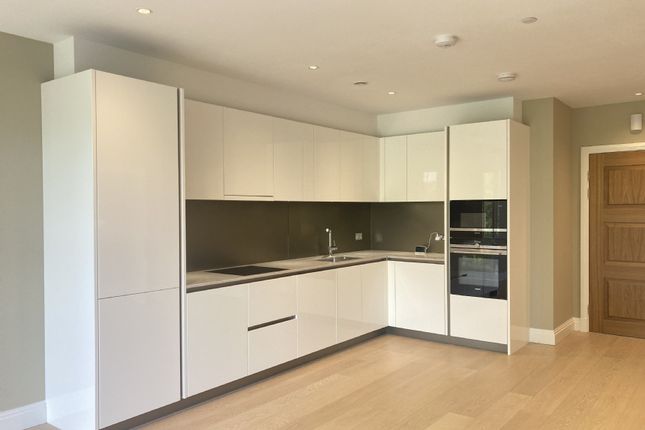 Thumbnail Flat to rent in Carlton House, Teddington Riverside, Broom Road, Teddington, London