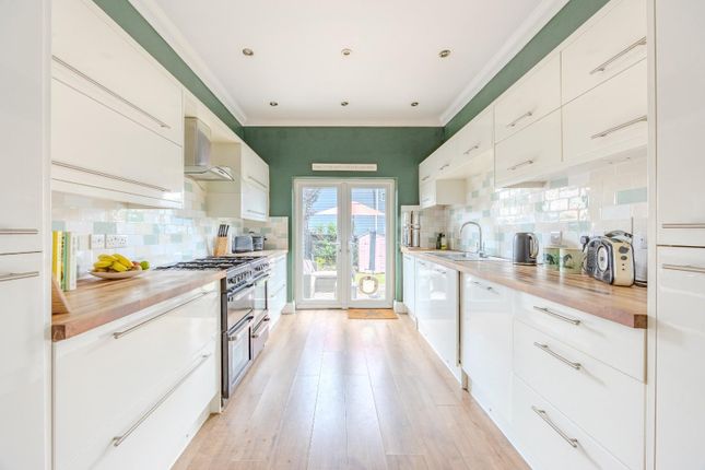 44, Rectory Grove, Leigh-On-Sea photo 3