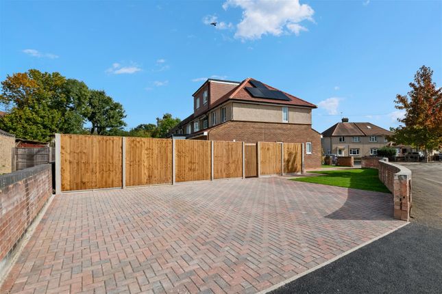 72, Hayman Crescent, Hayes photo 3