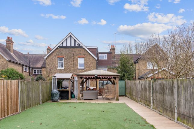 30 Chalk Hill, Watford photo 4