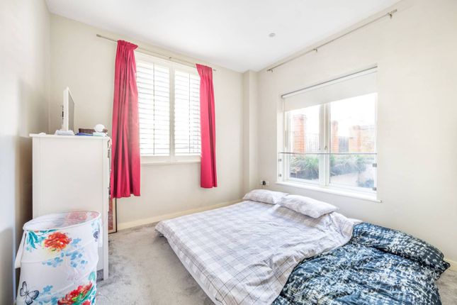 Flat to rent in Manor Road, West Ealing, London