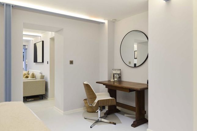 Lower Ground Floor, 112, Ladbroke Grove, London photo 2