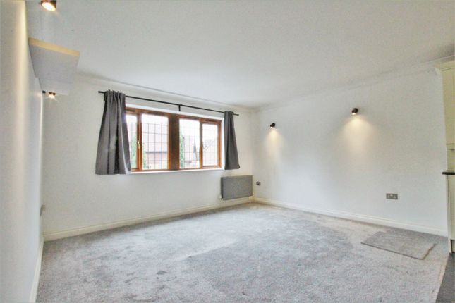 9, Denefield Gardens, Tilehurst photo 3