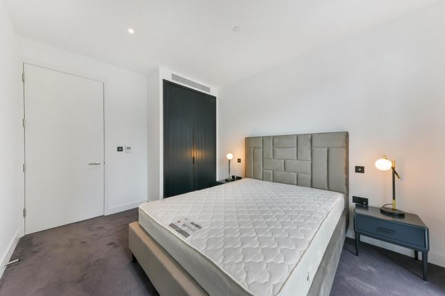 Flat to rent in The Modern, Embassy Gardens, London