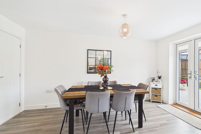 55 Atkins Way, Aylesbury photo 3