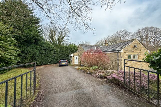 67, Hall Ing Lane, Holmfirth photo 2