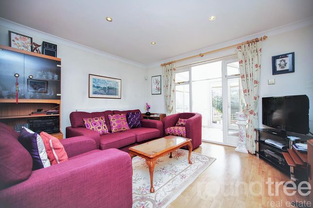 3, Heton Gardens, Hendon photo 3