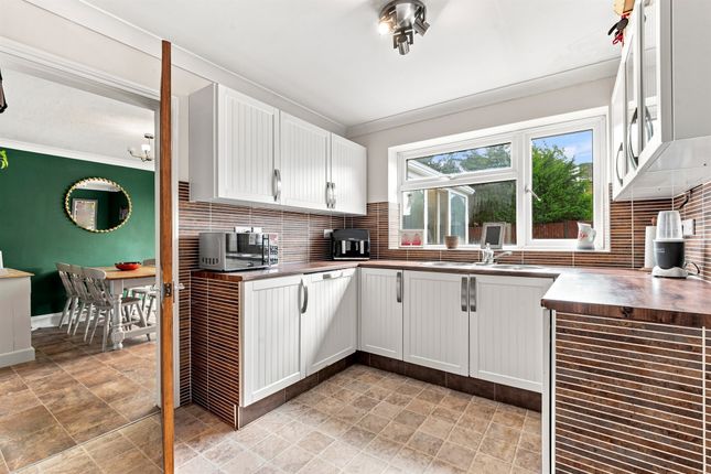 2, Firs Avenue, Oakham photo 4