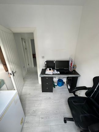 16 Lamerton Road, Lamerton Road, Ilford photo 5