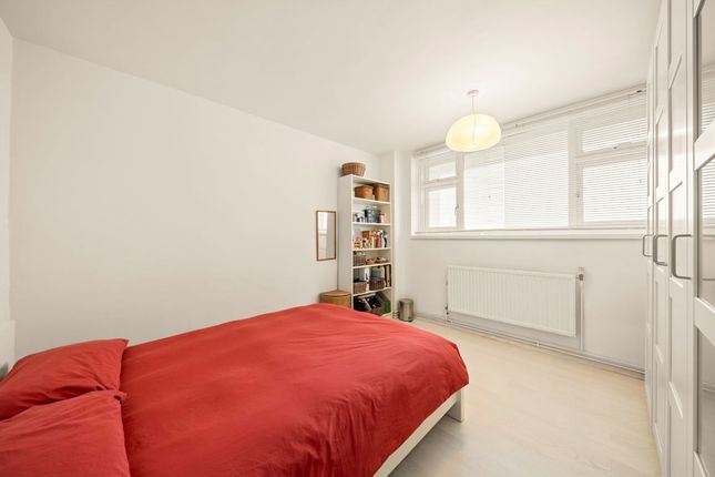 Flat 31, Landmann House, Rennie Estate, London photo 3