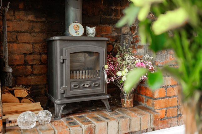 77, Lumb Lane, Droylsden photo 4
