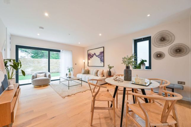 Thumbnail Mews house for sale in Kings Avenue, Clapham Park