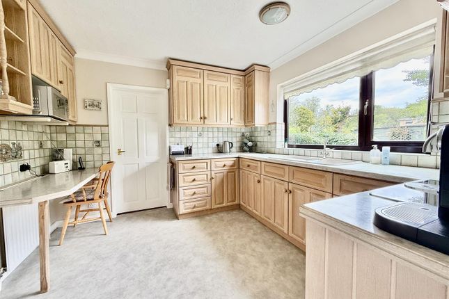 11, Rawston Close, Swindon photo 3