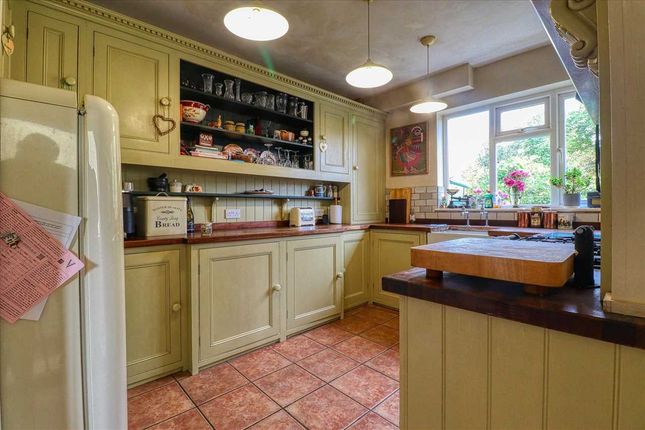 28, Greenway, Frinton on sea photo 3