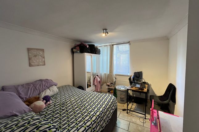 32, COVENTRY photo 4