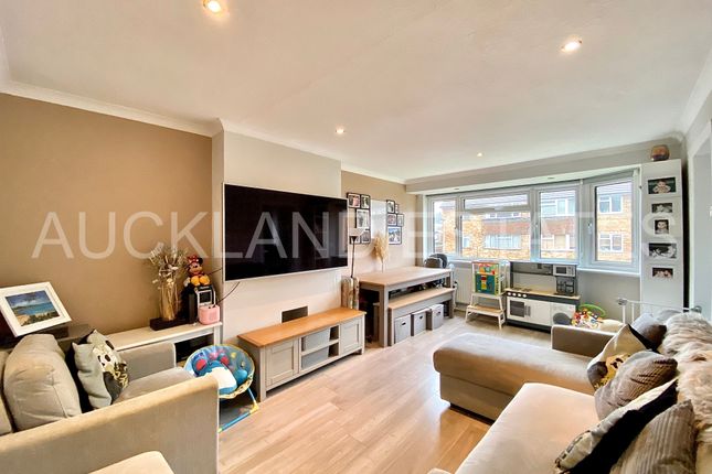 1, Margaret Close, Hertfordshire, EN6 5LB photo 2