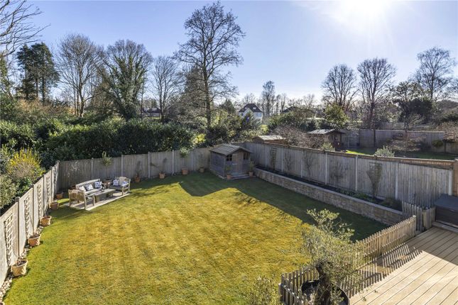 2, Beech Close, Godalming photo 4