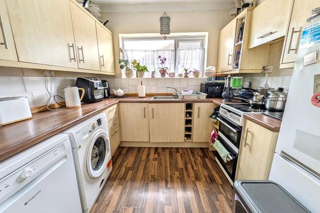 59, Harwich Road, Clacton-on-sea photo 3