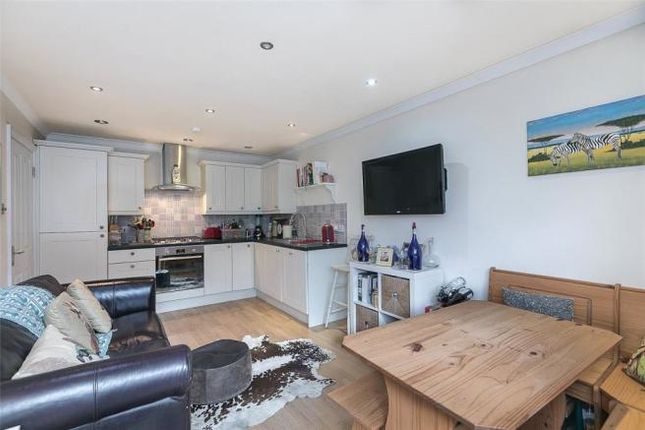 Flat to rent in Conistone Way, London