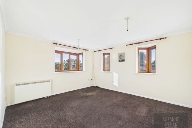 9 Ferrieres Close, Rugby photo 2