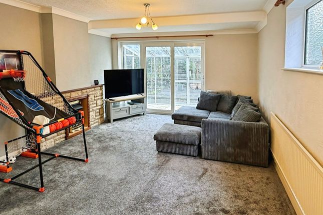 13 Angus Close, Leicester photo 2